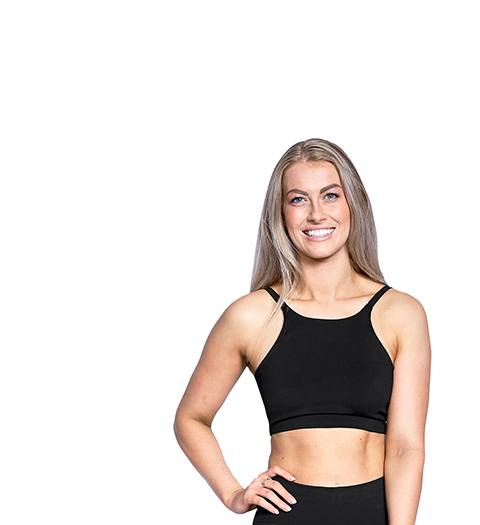 Headshot of Barry's Bootcamp instructor Lillie Smith against a white background with one hand on her hips.